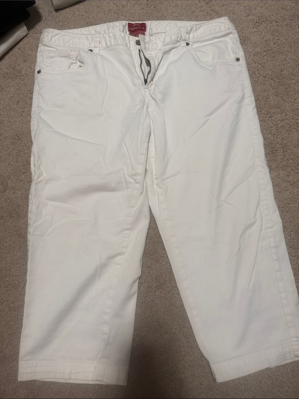 Merona White stretch fit 3 coupe 3 capris